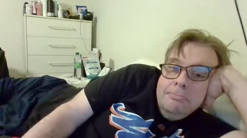 Snapshot of garyg930 chatting on December 18, 2024, 12:32 am Gary online show from December 18, 2024, 12:32 am