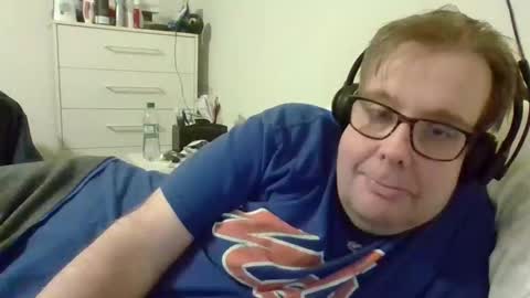 Snapshot of garyg930 chatting on October 16, 2025, 2:12 am Gary online show from October 16, 2025, 2:12 am