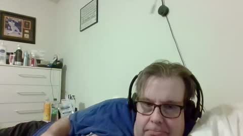 Snapshot of garyg930 chatting on October 26, 2025, 3:45 am Gary online show from October 26, 2025, 3:45 am