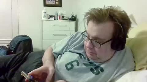 Snapshot of garyg930 chatting on October 27, 2025, 3:32 am Gary online show from October 27, 2025, 3:32 am