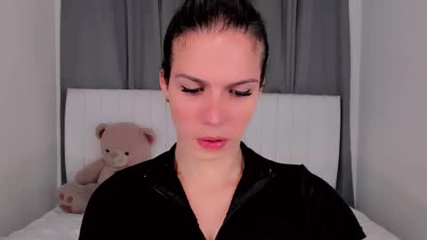 Vnecis Marn online show from November 1, 2025, 9:28 pm