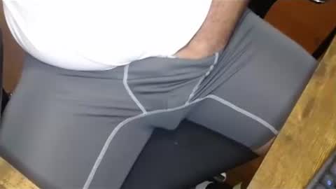 Snapshot of gato27cam chatting on December 4, 2025, 11:57 pm Marco online show from December 4, 2025, 11:57 pm