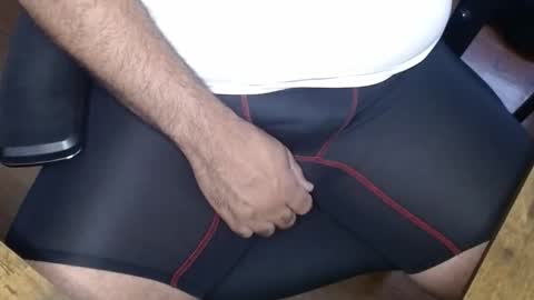 Snapshot of gato27cam chatting on December 14, 2025, 2:00 pm Marco online show from December 14, 2025, 2:00 pm