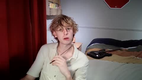 Snapshot of gayblondboy chatting on October 26, 2025, 7:31 pm gayblondboy online show from October 26, 2025, 7:31 pm