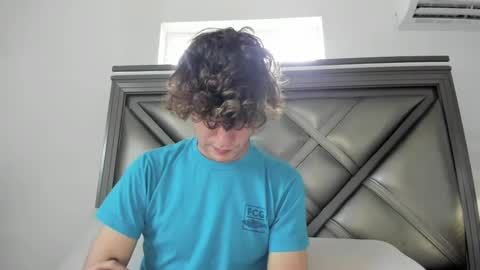 Snapshot of gayndepressed chatting on October 3, 2025, 9:45 pm Trace online show from October 3, 2025, 9:45 pm