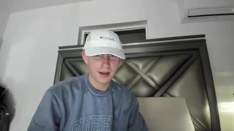 Snapshot of gayndepressed chatting on October 15, 2025, 1:28 am Trace online show from October 15, 2025, 1:28 am