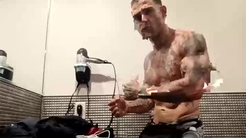 Snapshot of geekedoutlabs chatting on October 15, 2025, 12:22 am Zanecubano online show from October 15, 2025, 12:22 am