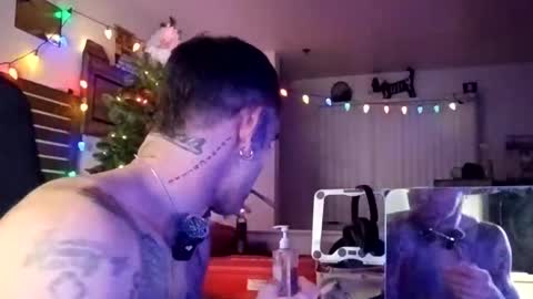 Snapshot of geekedoutlabs chatting on December 15, 2025, 1:21 am Zanecubano online show from December 15, 2025, 1:21 am