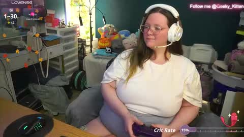 Snapshot of geeky_kitten chatting on October 20, 2025, 10:10 pm Geeky Kitten Leina - online show from October 20, 2025, 10:10 pm