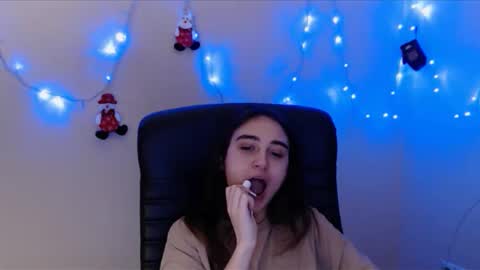 Snapshot of gemma_arterton chatting on December 27, 2024, 10:01 am Gemma online show from December 27, 2024, 10:01 am