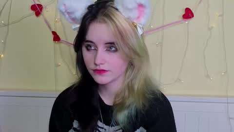 Ilona online show from November 11, 2025, 6:08 pm