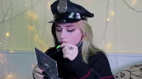 Ilona online show from November 14, 2025, 6:06 pm