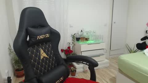 Snapshot of genesisgems11_ chatting on February 28, 2025, 7:37 am Genesis online show from February 28, 2025, 7:37 am