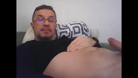 Snapshot of gentleman032 chatting on February 9, 2025, 8:45 pm gentleman032 online show from February 9, 2025, 8:45 pm