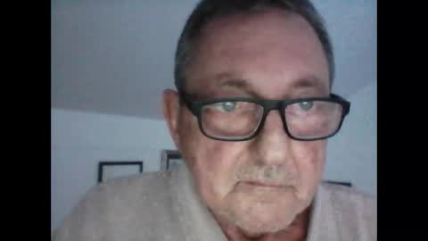 Snapshot of georg1412 chatting on September 24, 2025, 4:10 pm georg1412 online show from September 24, 2025, 4:10 pm