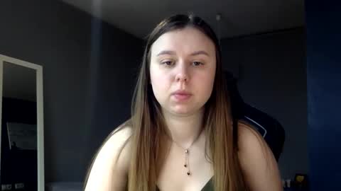 georginagina online show from December 16, 2025, 11:59 am