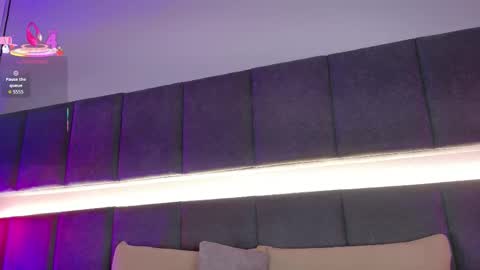 Kendal  online show from November 27, 2025, 2:02 am