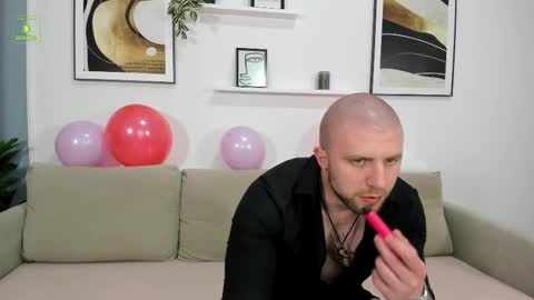 Snapshot of gerard_finbar chatting on February 14, 2025, 10:07 am Gerard Finbar online show from February 14, 2025, 10:07 am