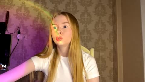 Amelia online show from October 5, 2025, 8:18 pm