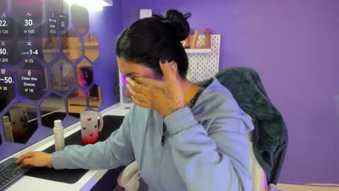 Danna Astrom online show from October 21, 2025, 11:44 am