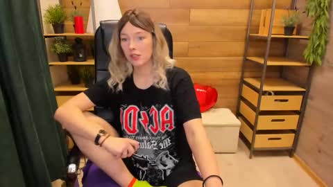 Snapshot of ghostly_temptation chatting on February 10, 2025, 9:25 pm Sweety online show from February 10, 2025, 9:25 pm
