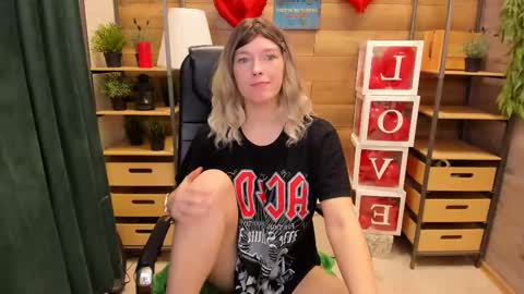Snapshot of ghostly_temptation chatting on February 17, 2025, 8:36 pm Sweety online show from February 17, 2025, 8:36 pm