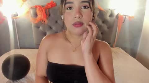 giannaslimjb online show from October 22, 2025, 3:18 am