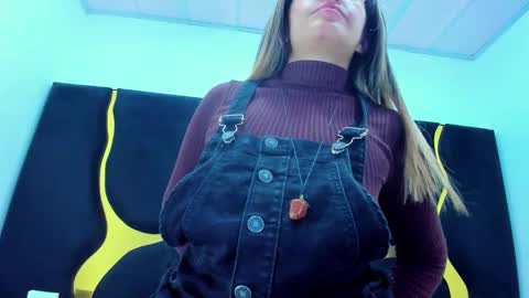 GiaRoussel online show from November 29, 2025, 5:05 pm