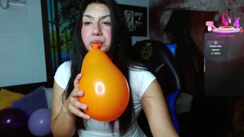 Snapshot of gigi_gilt_ chatting on November 30, 2025, 4:27 am Gigi 3 online show from November 30, 2025, 4:27 am