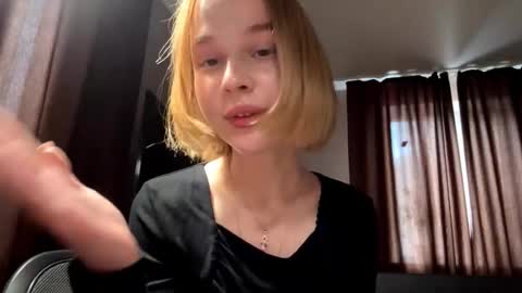 Molly online show from October 5, 2025, 11:08 am