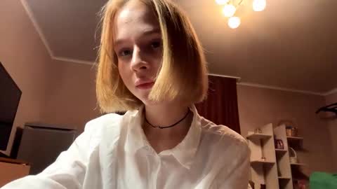 Molly online show from October 8, 2025, 7:44 pm