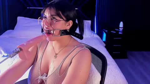 Snapshot of giiabloom chatting on March 5, 2025, 3:08 am giia online show from March 5, 2025, 3:08 am