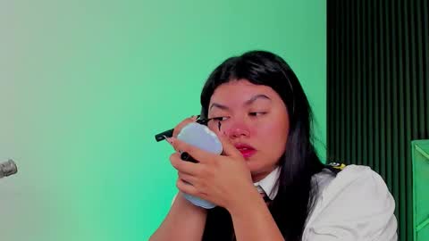 Snapshot of giiabloom chatting on October 13, 2025, 11:32 am giia online show from October 13, 2025, 11:32 am