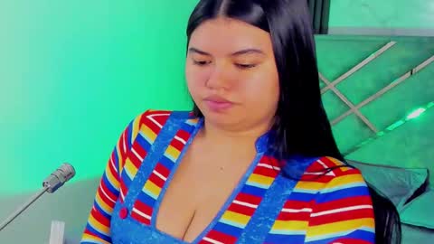 Snapshot of giiabloom chatting on October 21, 2025, 11:11 am giia online show from October 21, 2025, 11:11 am