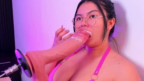 Snapshot of giiabloom chatting on November 13, 2025, 11:53 am giia online show from November 13, 2025, 11:53 am