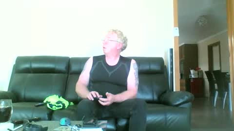 Snapshot of gimmmieoooo chatting on January 7, 2025, 5:43 am gimmmieoooo online show from January 7, 2025, 5:43 am