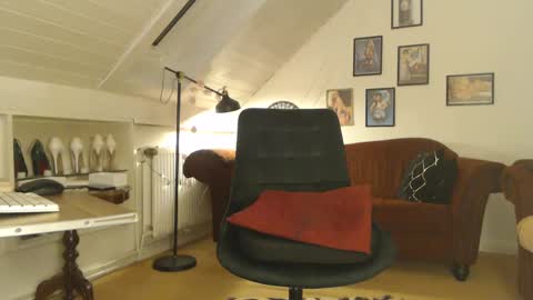 Gina online show from January 25, 2025, 6:57 pm