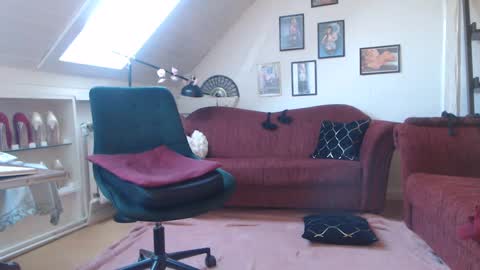 Gina online show from March 3, 2025, 2:04 pm