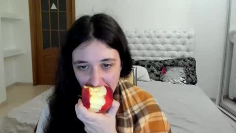 Snapshot of ginablum chatting on October 28, 2025, 9:57 am Kate online show from October 28, 2025, 9:57 am