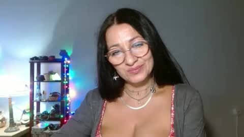 Snapshot of ginaoneon chatting on October 10, 2025, 8:19 pm GinaONeon online show from October 10, 2025, 8:19 pm