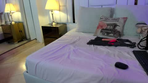 Snapshot of ginebra_ness chatting on December 10, 2024, 1:11 pm Ginebra Ness online show from December 10, 2024, 1:11 pm