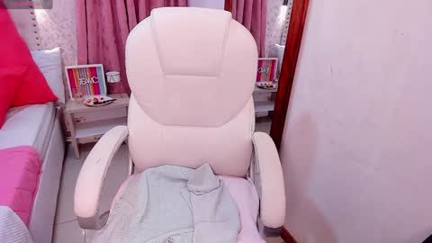 Snapshot of ginebra_ness chatting on December 24, 2024, 5:16 am Ginebra Ness online show from December 24, 2024, 5:16 am