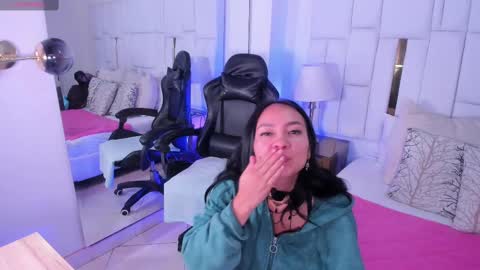 Snapshot of ginebra_ness chatting on February 26, 2025, 12:36 pm Ginebra Ness online show from February 26, 2025, 12:36 pm