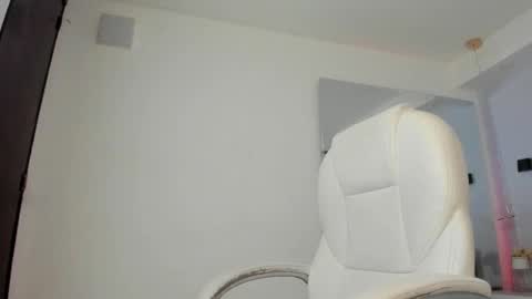 Snapshot of ginebra_ness chatting on October 27, 2025, 12:42 pm Ginebra Ness online show from October 27, 2025, 12:42 pm