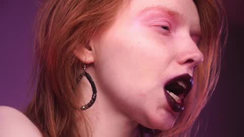        im expecting 350 thumbs up on my altar   online show from January 3, 2025, 1:05 am