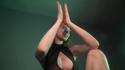        im expecting 350 thumbs up on my altar   online show from March 3, 2025, 1:10 am