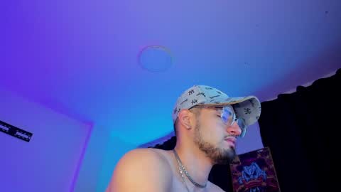 Snapshot of giomar_reyes chatting on December 24, 2024, 7:39 am GIOMAR REYES online show from December 24, 2024, 7:39 am