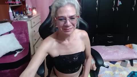 Snapshot of giorgia_xue53 chatting on November 8, 2025, 6:35 am Mary online show from November 8, 2025, 6:35 am