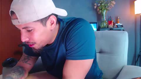 piggy boy online show from November 4, 2025, 10:09 pm