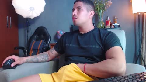 piggy boy online show from November 11, 2025, 11:38 pm